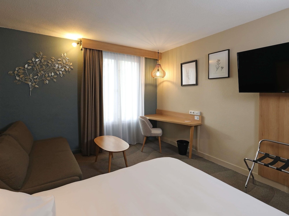 Habitación Privilegio, familiar - 1 cama doble y 1 sofá - cama del hotel Mercure Abbeville Centre - Porte De La Baie De Somme. Foto 2