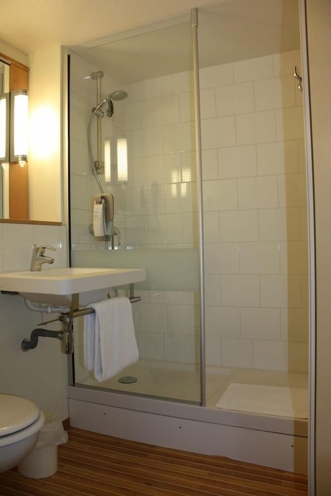Habitación Estándar con 1 cama doble del hotel Ibis Lyon Sud Chasse Sur Rhone. Foto 12