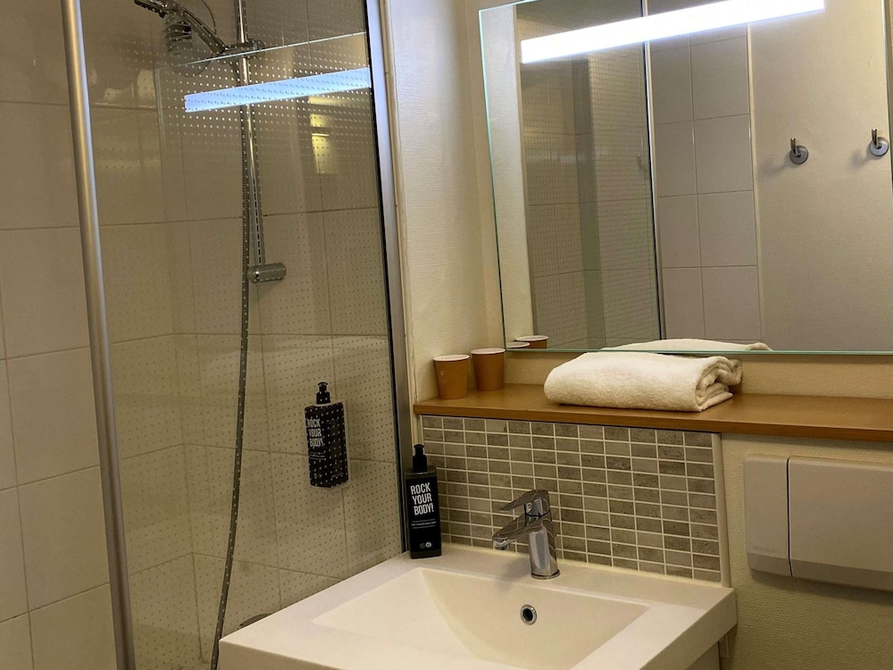 Habitación estándar con 2 camas individuales del hotel Ibis Lyon Sud Chasse Sur Rhone. Foto 1