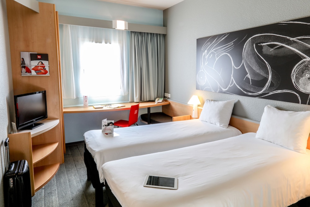 Habitación con 1 cama doble del hotel Ibis Orange Sud. Foto 3