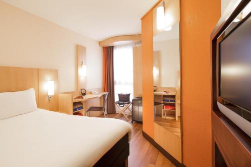 Habitación Doble Estándar del hotel Ibis Versailles Chateau. Foto 6
