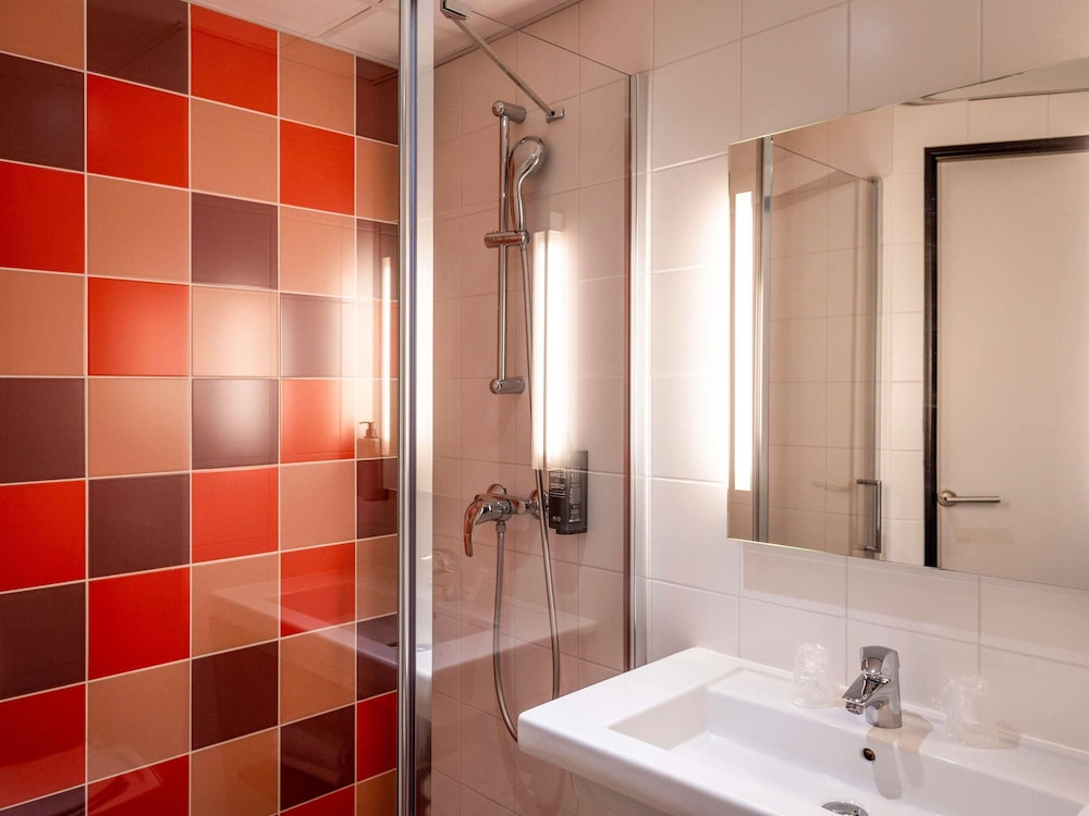 Habitación Estándar con cama doble del hotel Ibis Styles Albi Centre Le Theatro. Foto 4