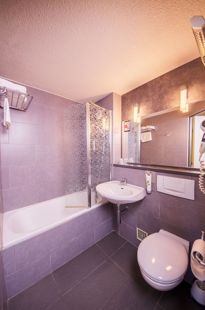 Habitación Standard con dos camas individuales del hotel Ibis Styles Brive La Gaillarde. Foto 6