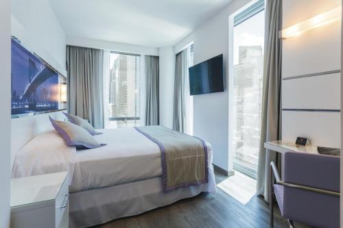 Deluxe Superior con vistas - 1 cama extragrande del hotel Riu Plaza New York Times Square. Foto 2