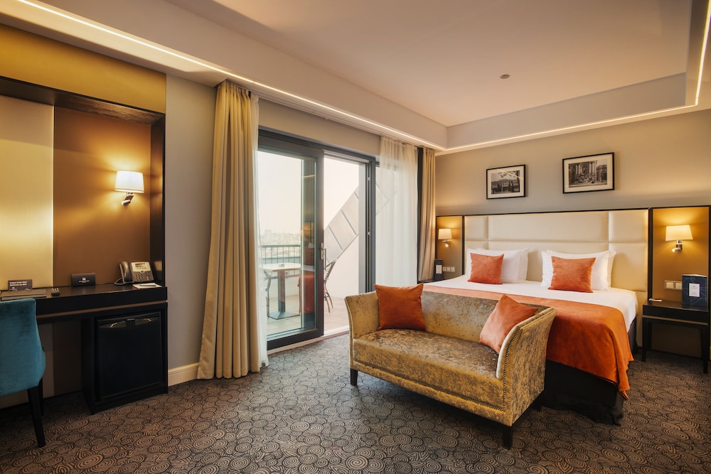 Habitación doble superior, balcón del hotel Eurostars Danube Budapest. Foto 3