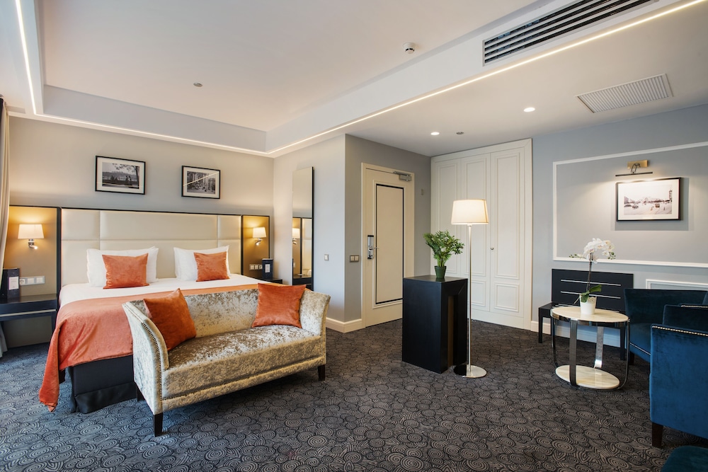 Habitación doble superior, balcón del hotel Eurostars Danube Budapest. Foto 4