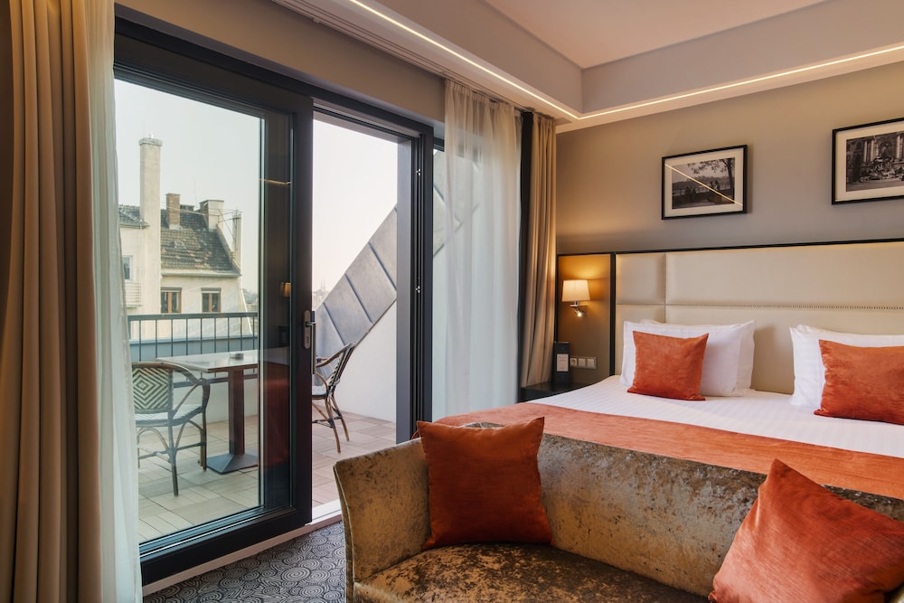 Habitación doble superior, balcón del hotel Eurostars Danube Budapest. Foto 10