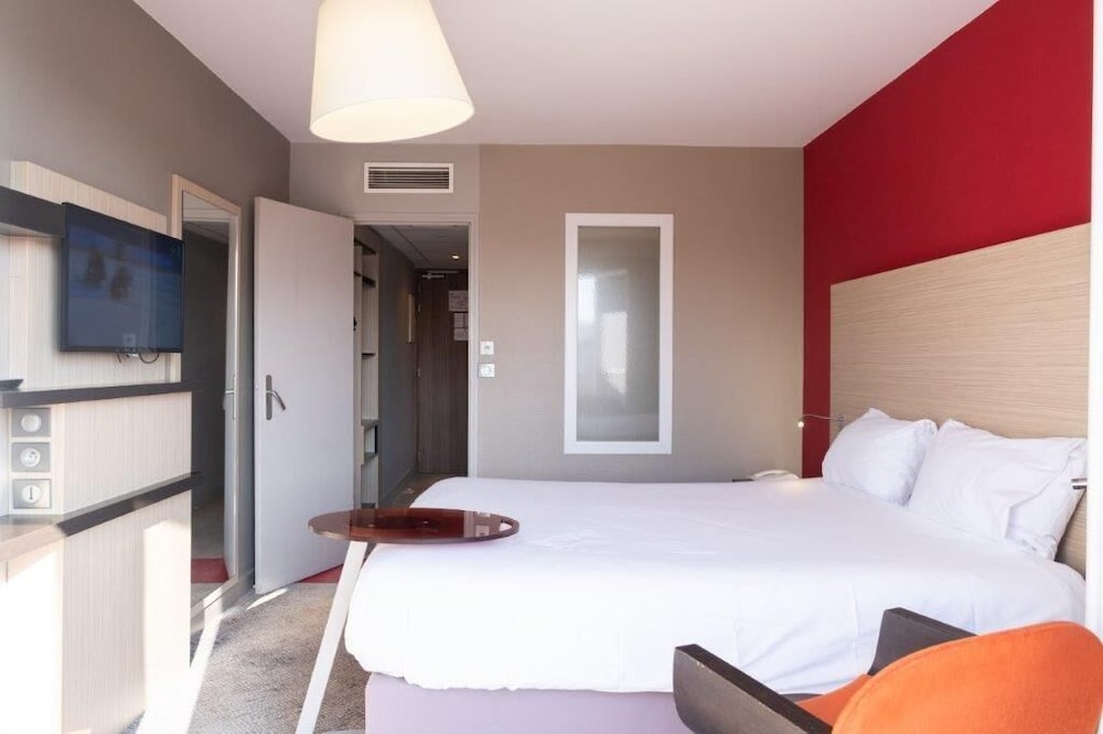 Habitación estándar con una cama doble del hotel Ibis Styles Saint Dizier. Foto 6