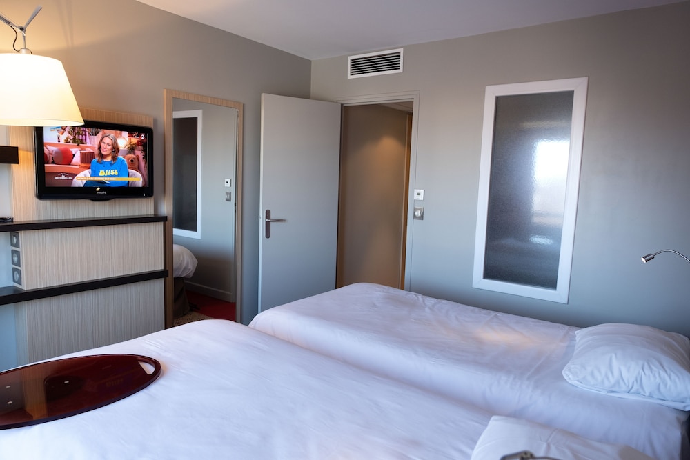 Habitación estándar con dos camas individuales del hotel Ibis Styles Saint Dizier. Foto 1