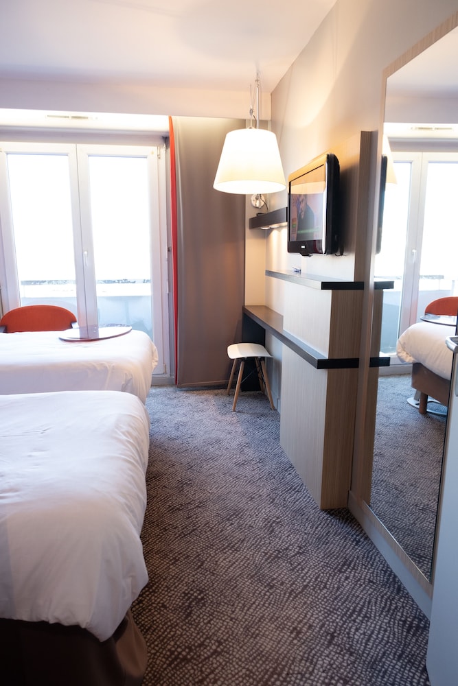 Habitación estándar con dos camas individuales del hotel Ibis Styles Saint Dizier. Foto 2