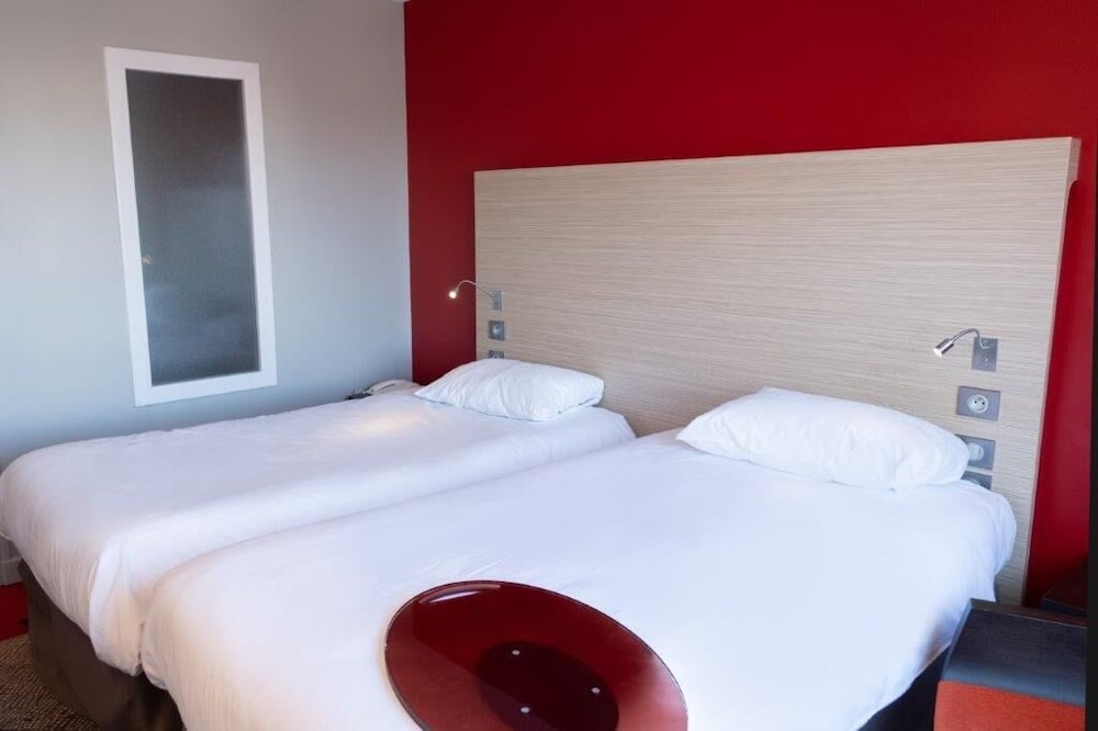 Habitación estándar con dos camas individuales del hotel Ibis Styles Saint Dizier. Foto 3