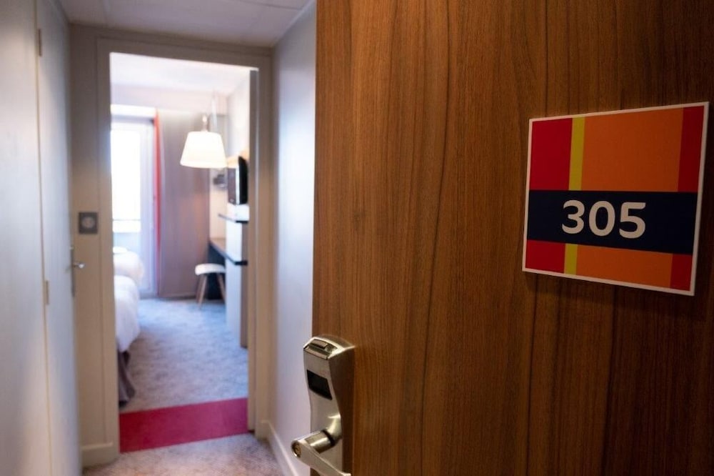 Habitación estándar con dos camas individuales del hotel Ibis Styles Saint Dizier. Foto 4