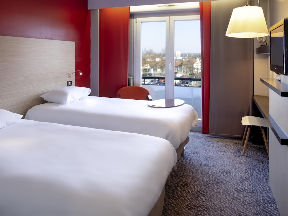 Habitación estándar con dos camas individuales del hotel Ibis Styles Saint Dizier. Foto 5