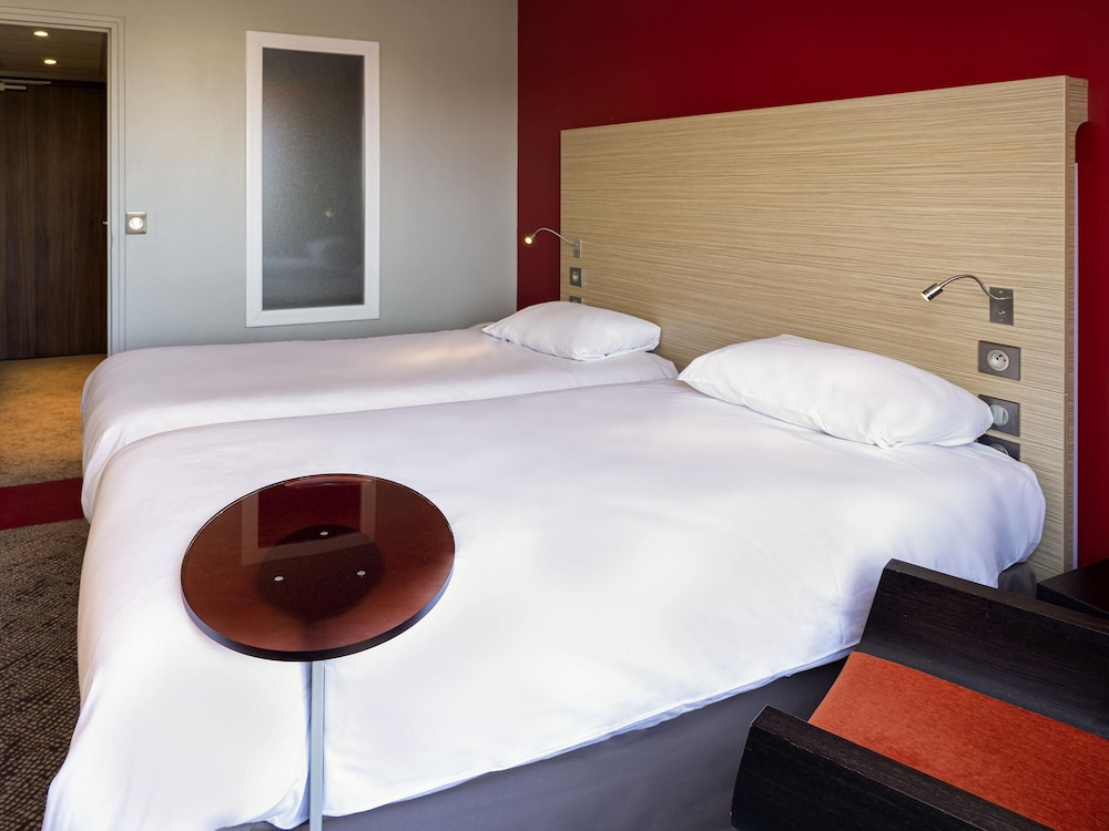 Habitación estándar con dos camas individuales del hotel Ibis Styles Saint Dizier. Foto 6