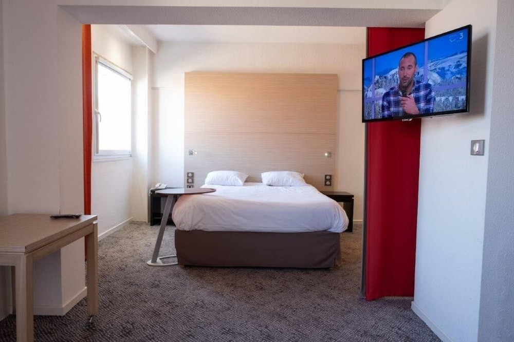Suite familiar estándar con 1 cama doble y 1 sofá - cama del hotel Ibis Styles Saint Dizier. Foto 1