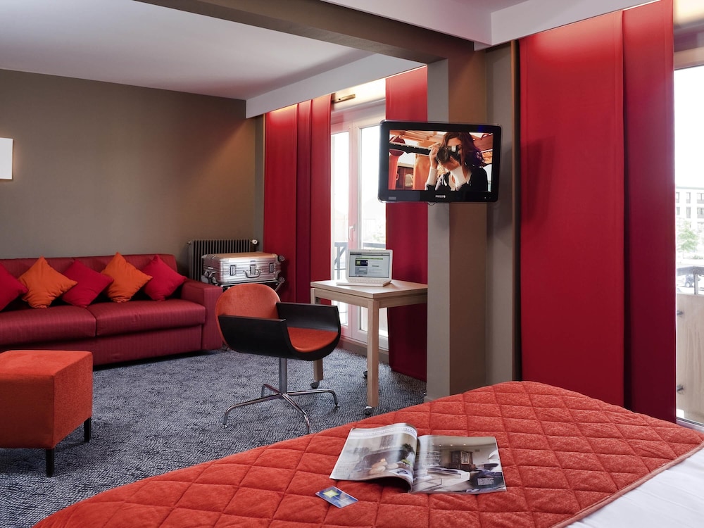 Suite familiar estándar con 1 cama doble y 1 sofá - cama del hotel Ibis Styles Saint Dizier. Foto 3