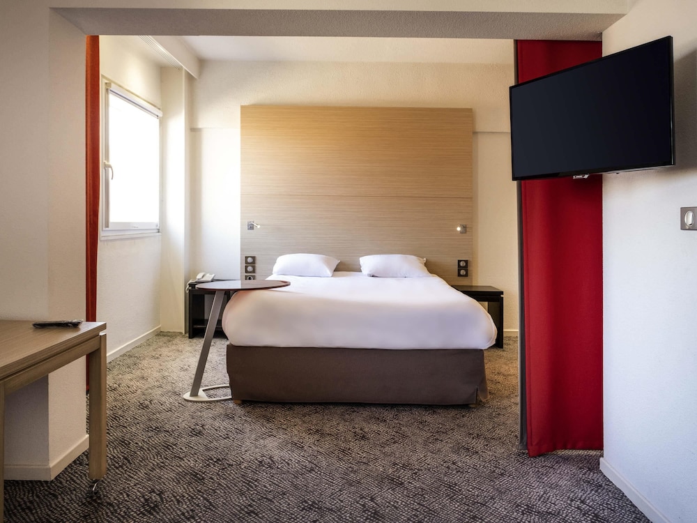 Suite familiar estándar con 1 cama doble y 1 sofá - cama del hotel Ibis Styles Saint Dizier. Foto 5
