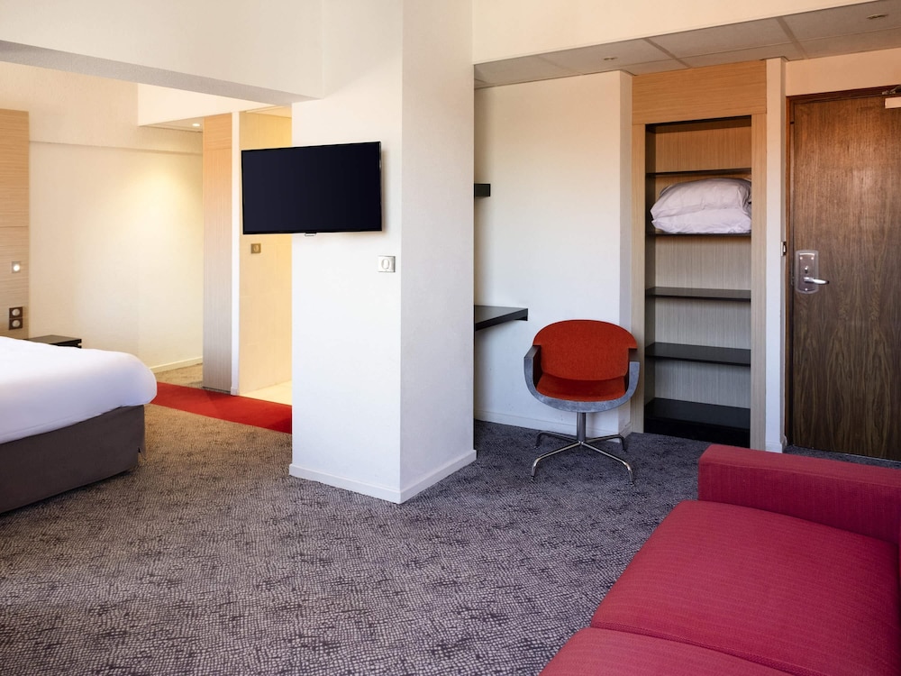 Suite familiar estándar con 1 cama doble y 1 sofá - cama del hotel Ibis Styles Saint Dizier. Foto 6