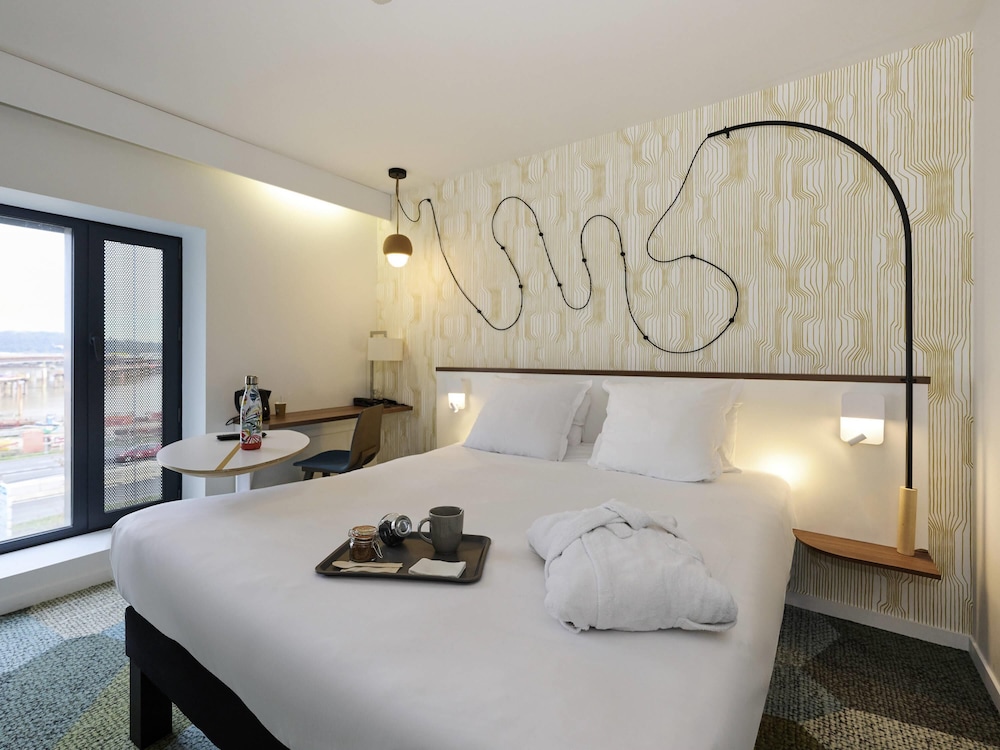 Habitación Premium con 1 cama doble del hotel Ibis Styles Bordeaux Begles Arena. Foto 6