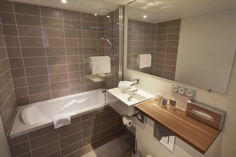 Habitación Premium con 1 cama doble del hotel Ibis Styles Bordeaux Begles Arena. Foto 7