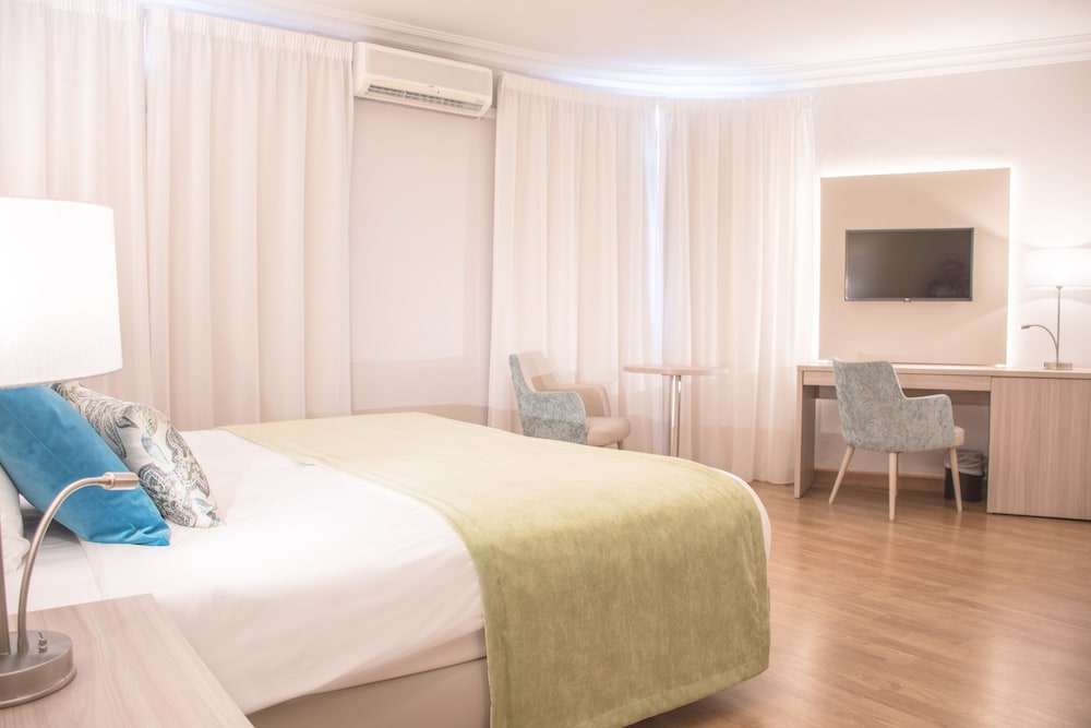 Habitación superior con 2 camas individuales del hotel Loule Jardim. Foto 5
