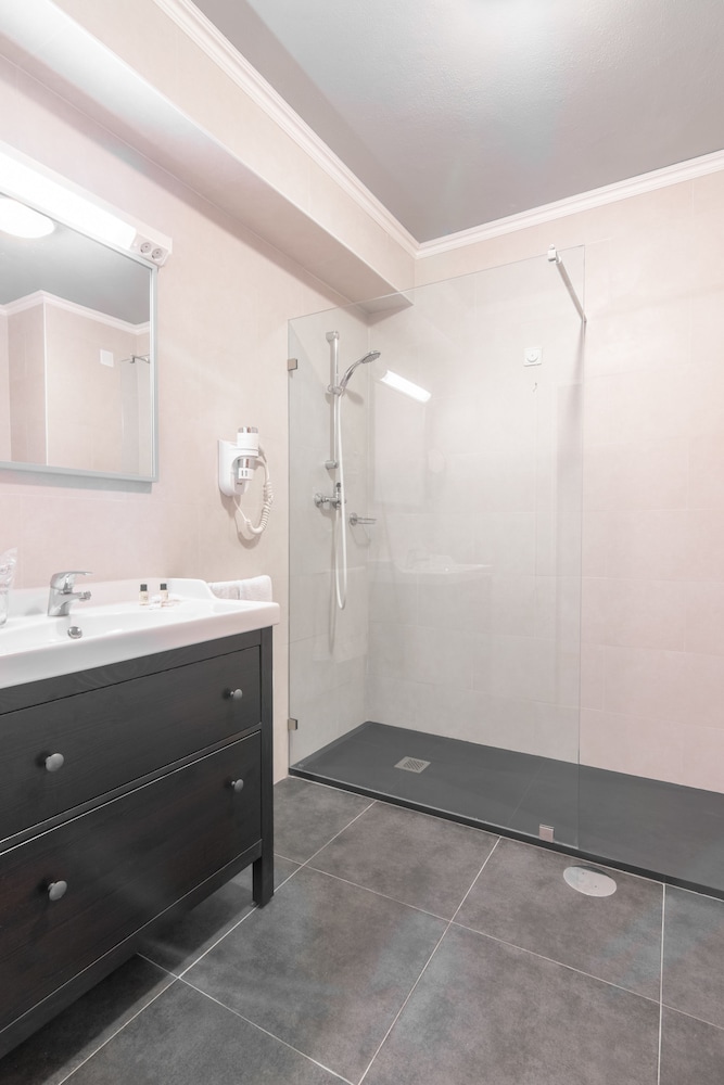 Habitación superior con 2 camas individuales del hotel Loule Jardim. Foto 7