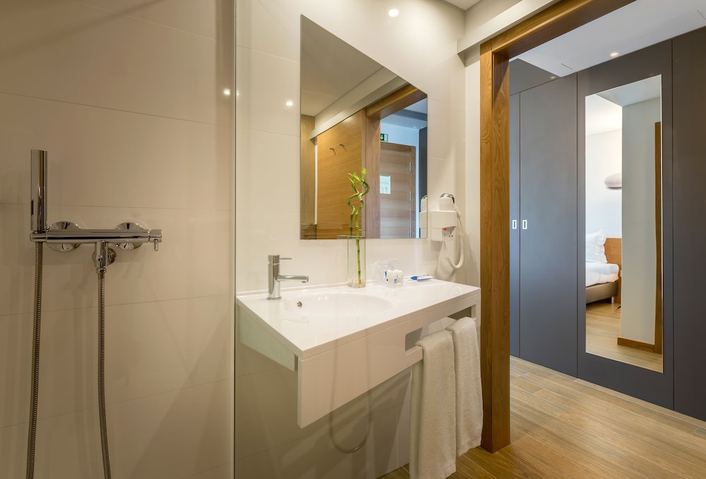 Habitación, 1 cama doble, accesible para personas con discapacidad, no fumadores del hotel Tryp By Wyndham Leiria. Foto 3