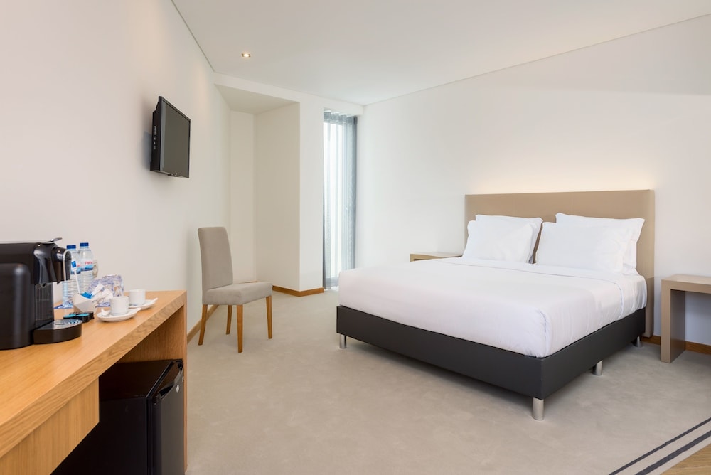 Habitación Premium, 1 cama doble, no fumadores del hotel Tryp By Wyndham Leiria. Foto 1