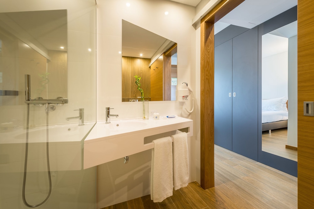 Habitación Deluxe, 2 camas individuales, no fumadores del hotel Tryp By Wyndham Leiria. Foto 5