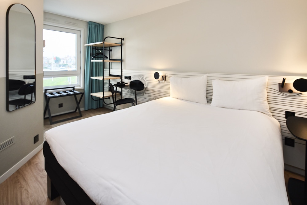 Habitación Estándar con 1 cama doble del hotel Ibis Styles Poissy. Foto 2
