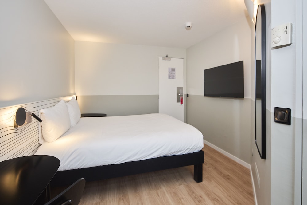 Habitación Estándar con 1 cama doble del hotel Ibis Styles Poissy. Foto 3