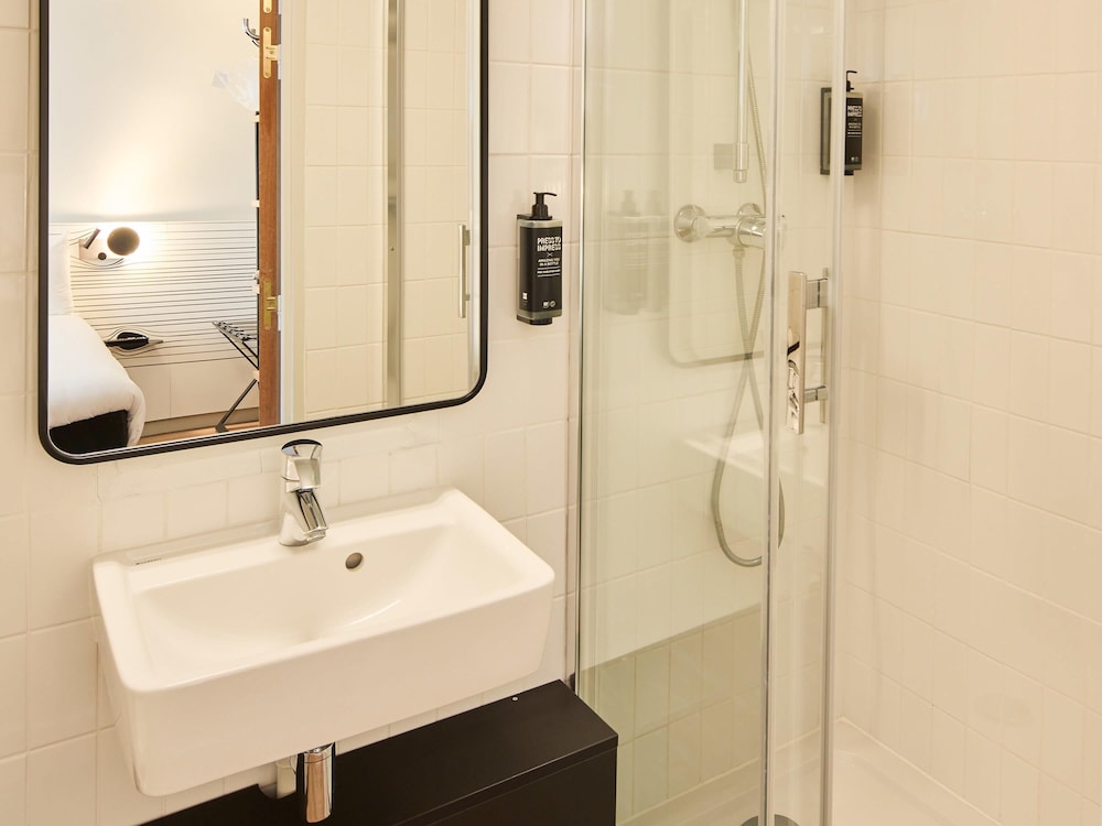 Habitación Estándar con 1 cama doble del hotel Ibis Styles Poissy. Foto 5