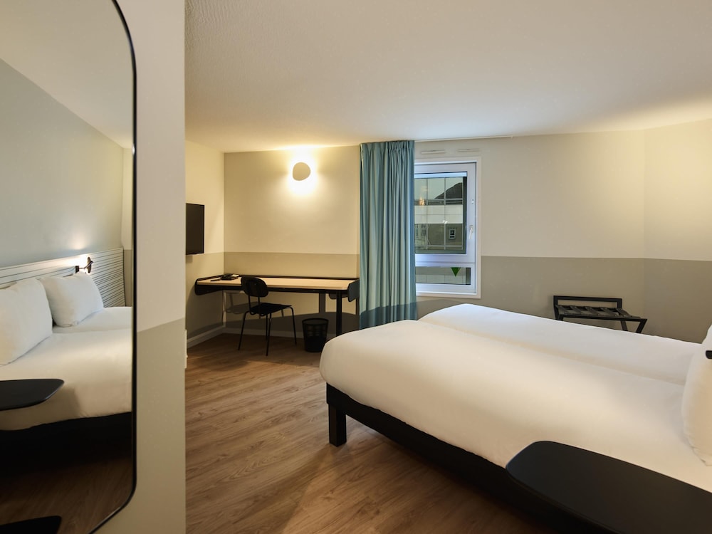 Habitación Estándar con 1 cama doble del hotel Ibis Styles Poissy. Foto 6