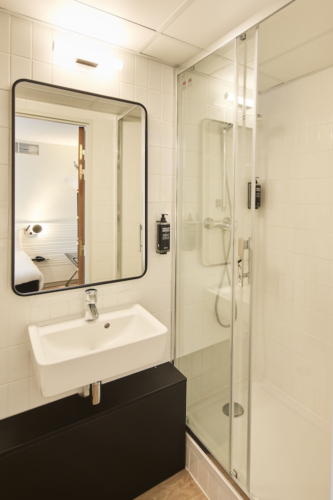 Habitación Estándar con 1 cama doble del hotel Ibis Styles Poissy. Foto 10