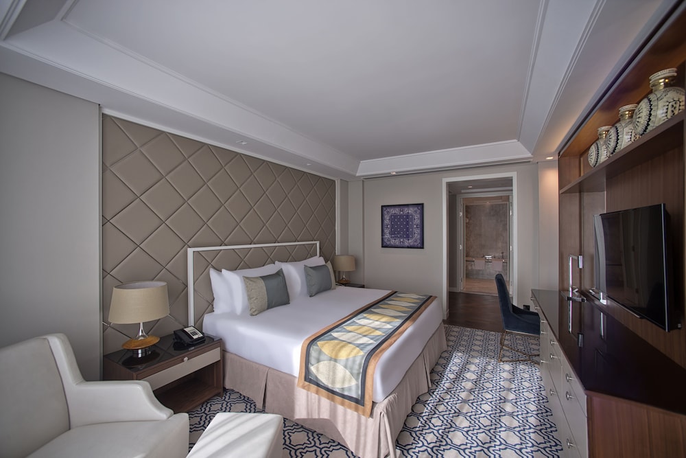 Suite de lujo, 1 cama de matrimonio grande del hotel Taj Dubai. Foto 1