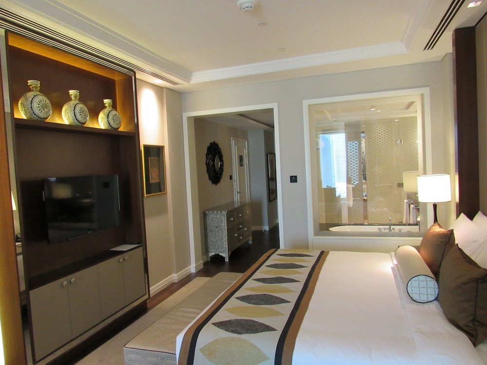 Suite de lujo, 1 cama de matrimonio grande del hotel Taj Dubai. Foto 2