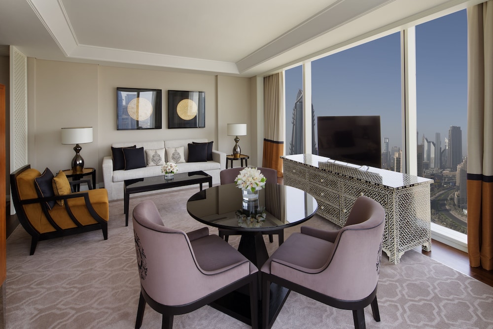 Suite junior, 1 cama de matrimonio grande, vistas a la ciudad del hotel Taj Dubai. Foto 1