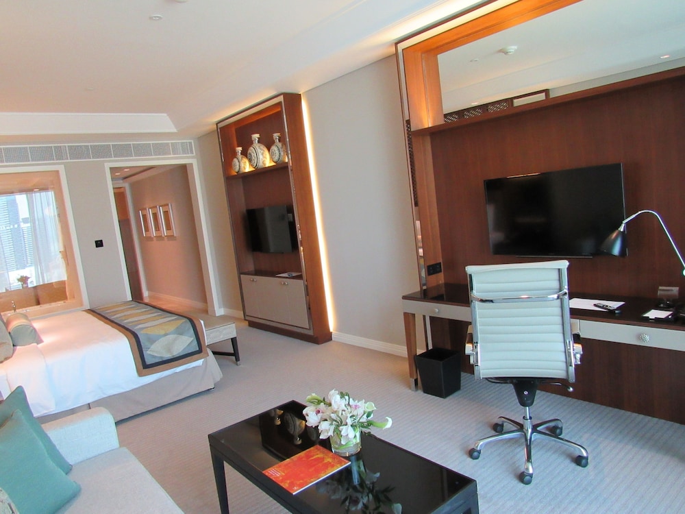 Habitación familiar, 1 cama King, vistas a la ciudad (Lujo) del hotel Taj Dubai. Foto 1