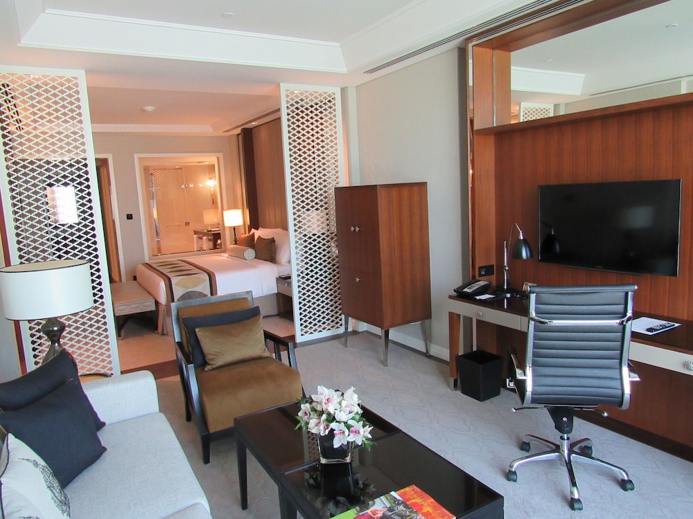 Suite Junior con vistas a la ciudad y acceso al Club Lounge - Té de la tarde y cócteles nocturnos del hotel Taj Dubai. Foto 3