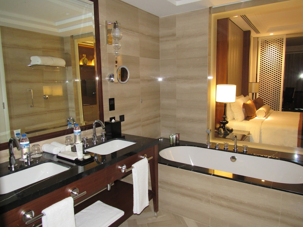 Suite Junior con vistas a la ciudad y acceso al Club Lounge - Té de la tarde y cócteles nocturnos del hotel Taj Dubai. Foto 4