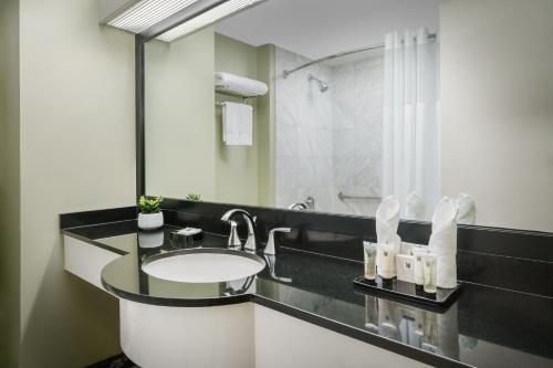 Habitación Deluxe con 1 cama extragrande - Planta superior del hotel Millennium Hotel Broadway Times Square. Foto 4