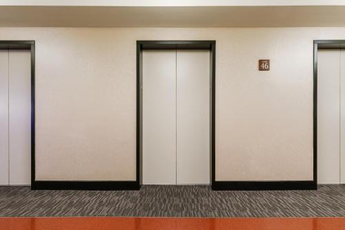 Habitación Estándar - 1 cama grande del hotel Millennium Hotel Broadway Times Square. Foto 4