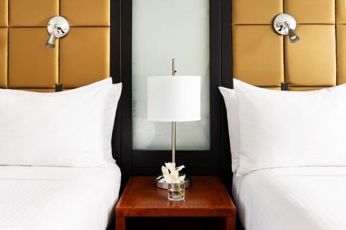 Habitación Estándar con 2 camas dobles del hotel Millennium Hotel Broadway Times Square. Foto 2