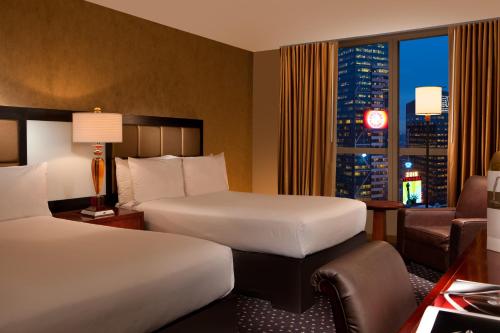 Habitación - 2 camas dobles - Planta superior del hotel Millennium Hotel Broadway Times Square. Foto 1
