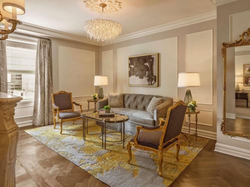 Suite Pulitzer con 1 cama extragrande, ducha accesible en silla de ruedas y mayordomo - Adaptada para personas con movilidad reducida del hotel The Plaza. Foto 5