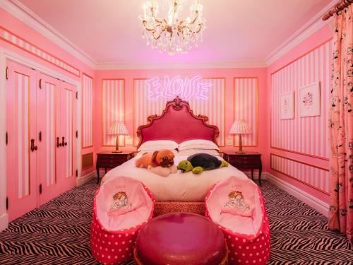 Habitación Eloise - cama extragrande del hotel The Plaza