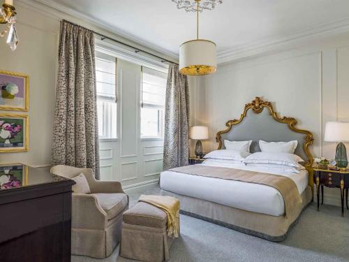 Suite Ático con 1 cama extragrande, sofá cama y terraza del hotel The Plaza. Foto 3