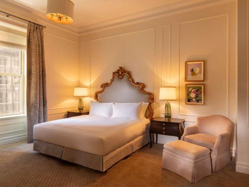 Suite Vanderbilt de 2 habitaciones con 1 cama extragrande y mayordomo del hotel The Plaza. Foto 1