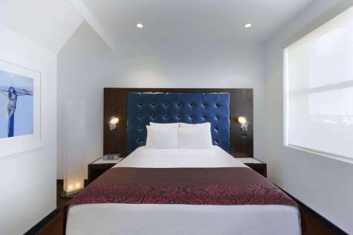 Alojamiento Plata - 1 cama doble del hotel Night Broadway. Foto 2