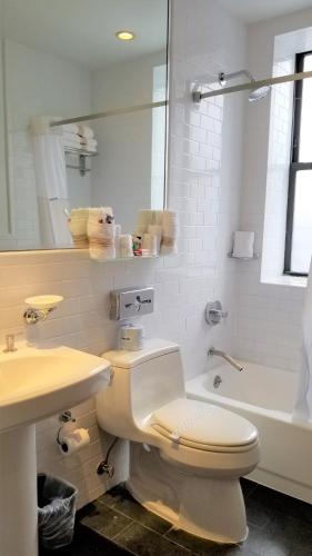 Suite Plata de 1 dormitorio del hotel Night Broadway. Foto 2
